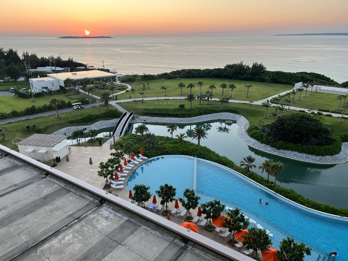 【副業で得られる未来】沖縄で綺麗な景色を見ながら作業ができる幸せ